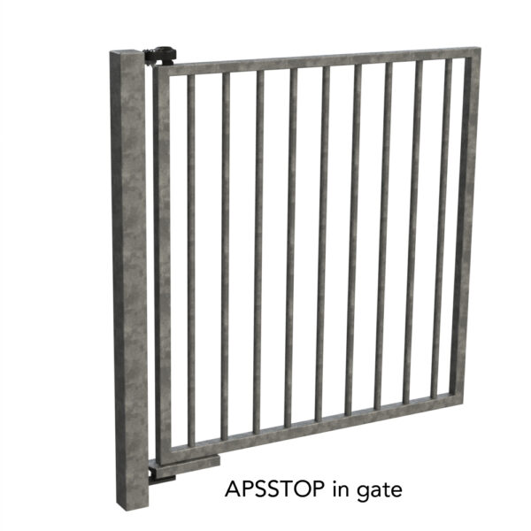 Metal gate with hydraulic gate closing mechanism installed on bottom hinge and top pivot hinge. Text underneath saying "APSSTOP in gate"