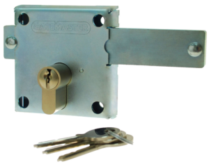 Square metal locking bolt with key cylinder and long throw. Four holes for screw-fixing the lock to the gate. In front, three keys