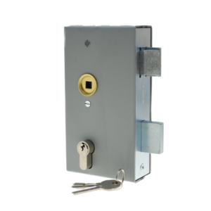 Rectangular weldable lock with euro cylinder and both a latch and deadbolt sticking out. A set of keys lies in front of it.