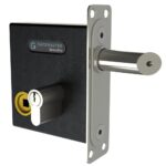Bolt on latch deadlock with square front plate with latch