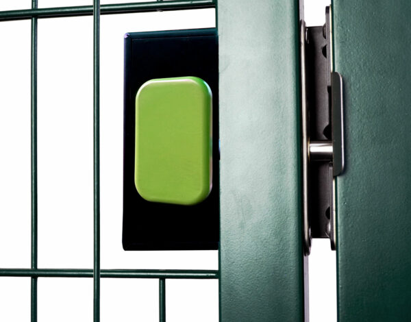 exit push pad on metal gate